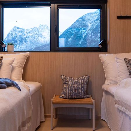 Luksushytte Med Jacuzzi, Summer&Winter Retreat Lyngværet Exterior foto